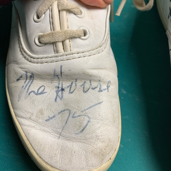 Autographed sneakers; buffalo bills:Jim Kelly etc. - Picture 4 of 6